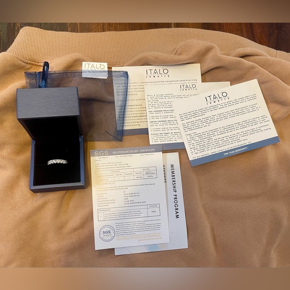 NIB NEVER WORN ITALO OVAL ETERNITY WHITE SAPPHIRE BAND/wedding band Size 6 - Picture 6 of 6